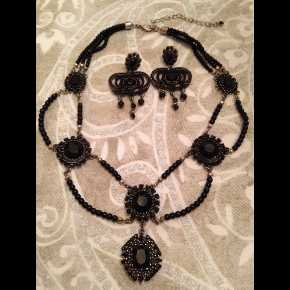 Necklace and earrings set